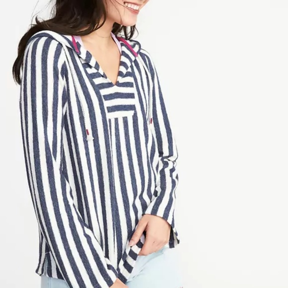 Old Navy Sweaters - NWOT Old navy blue & white striped pullover size M
